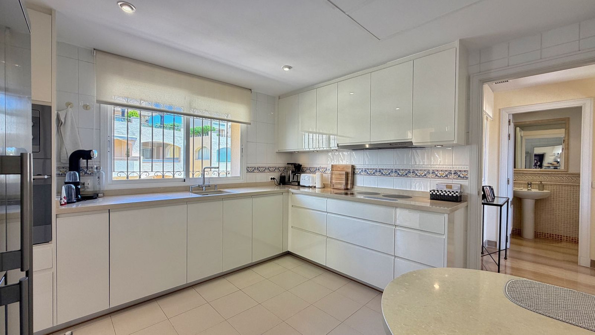 4 Bed Apartment for sale in Elviria Costa Del Sol, Málaga, Spain