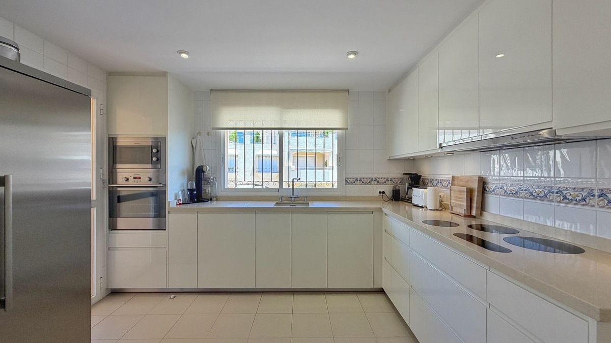 4 Bed Apartment for sale in Elviria Costa Del Sol, Málaga, Spain