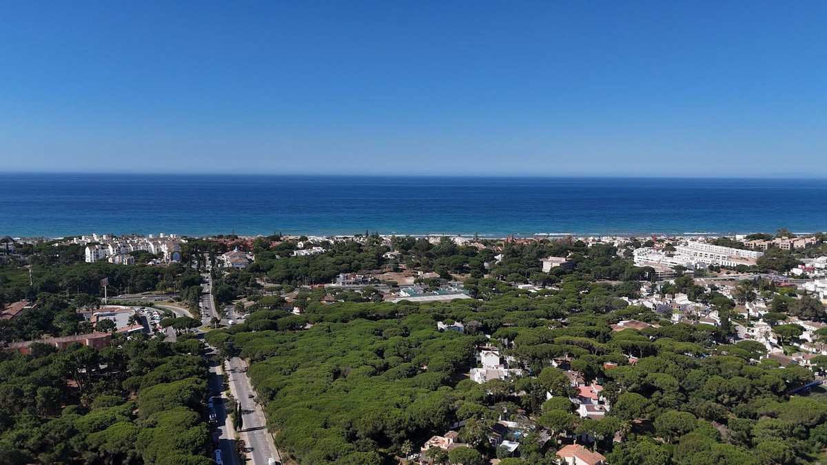 4 Bed Apartment for sale in Elviria Costa Del Sol, Málaga, Spain