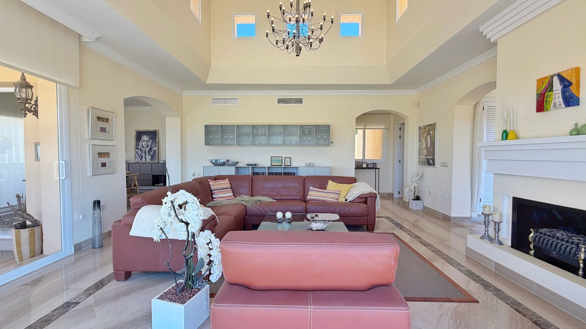 4 Bed Apartment for sale in Elviria Costa Del Sol, Málaga, Spain