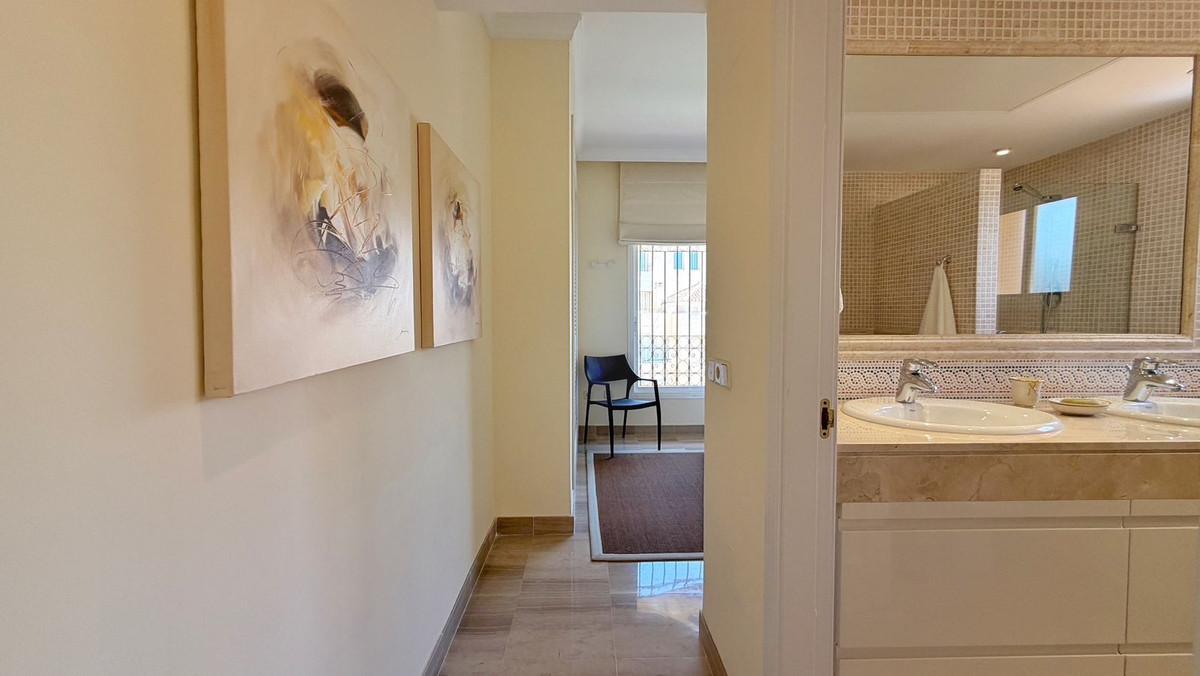 4 Bed Apartment for sale in Elviria Costa Del Sol, Málaga, Spain