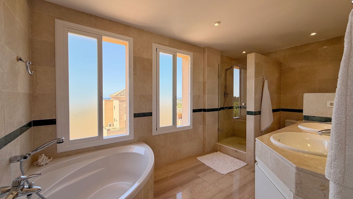 4 Bed Apartment for sale in Elviria Costa Del Sol, Málaga, Spain