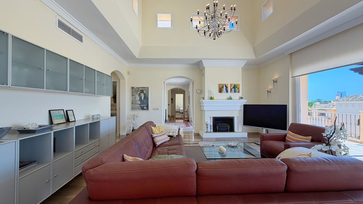 4 Bed Apartment for sale in Elviria Costa Del Sol, Málaga, Spain