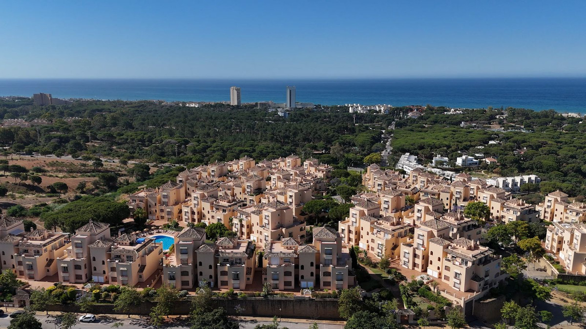 4 Bed Apartment for sale in Elviria Costa Del Sol, Málaga, Spain