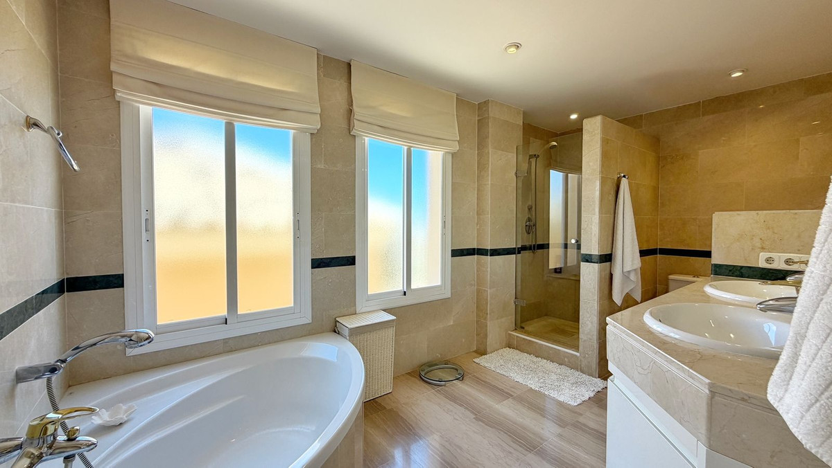 4 Bed Apartment for sale in Elviria Costa Del Sol, Málaga, Spain