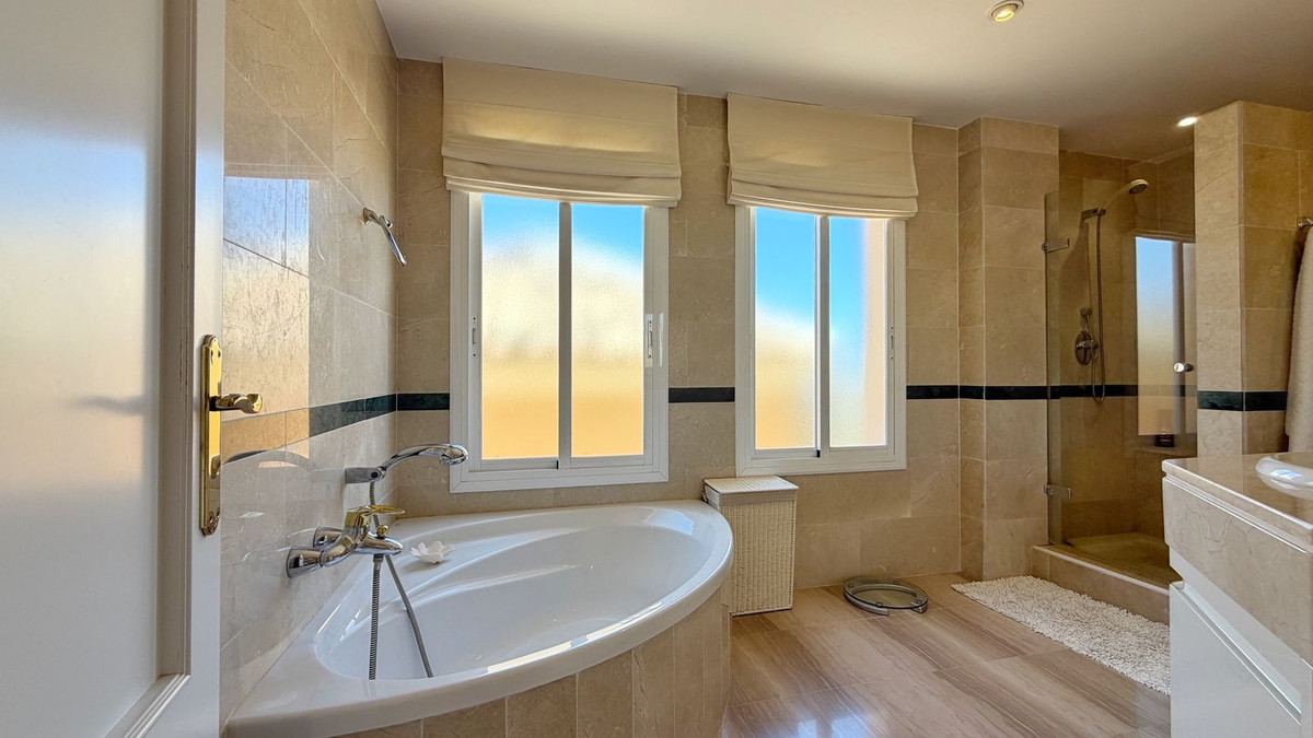 4 Bed Apartment for sale in Elviria Costa Del Sol, Málaga, Spain