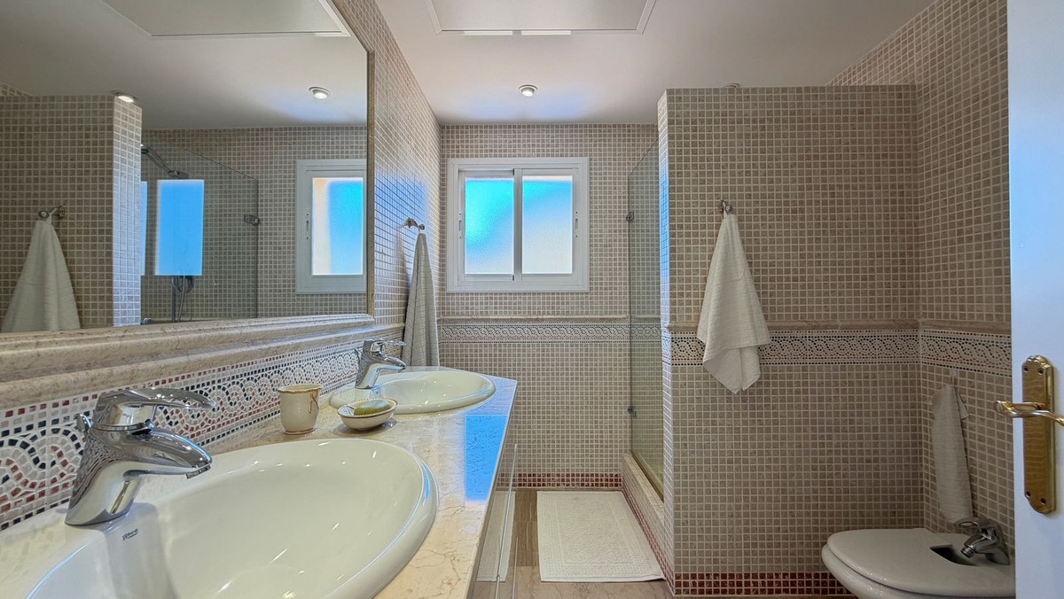 4 Bed Apartment for sale in Elviria Costa Del Sol, Málaga, Spain