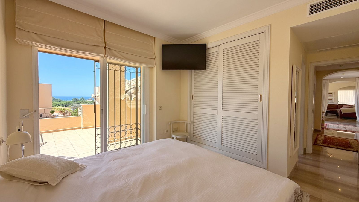 4 Bed Apartment for sale in Elviria Costa Del Sol, Málaga, Spain