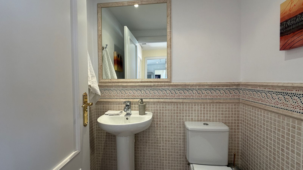 4 Bed Apartment for sale in Elviria Costa Del Sol, Málaga, Spain