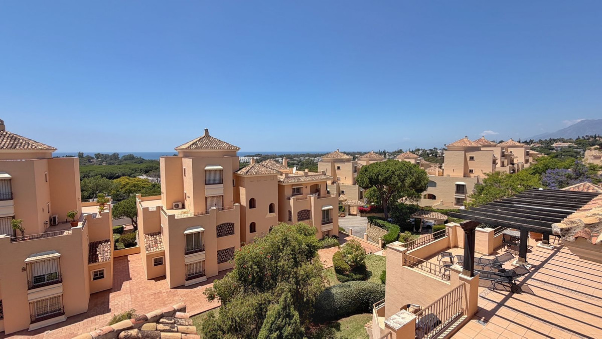 4 Bed Apartment for sale in Elviria Costa Del Sol, Málaga, Spain