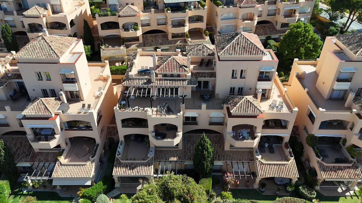 4 Bed Apartment for sale in Elviria Costa Del Sol, Málaga, Spain