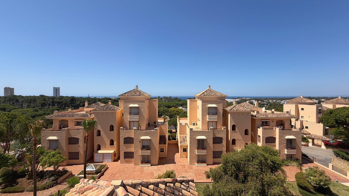 4 Bed Apartment for sale in Elviria Costa Del Sol, Málaga, Spain