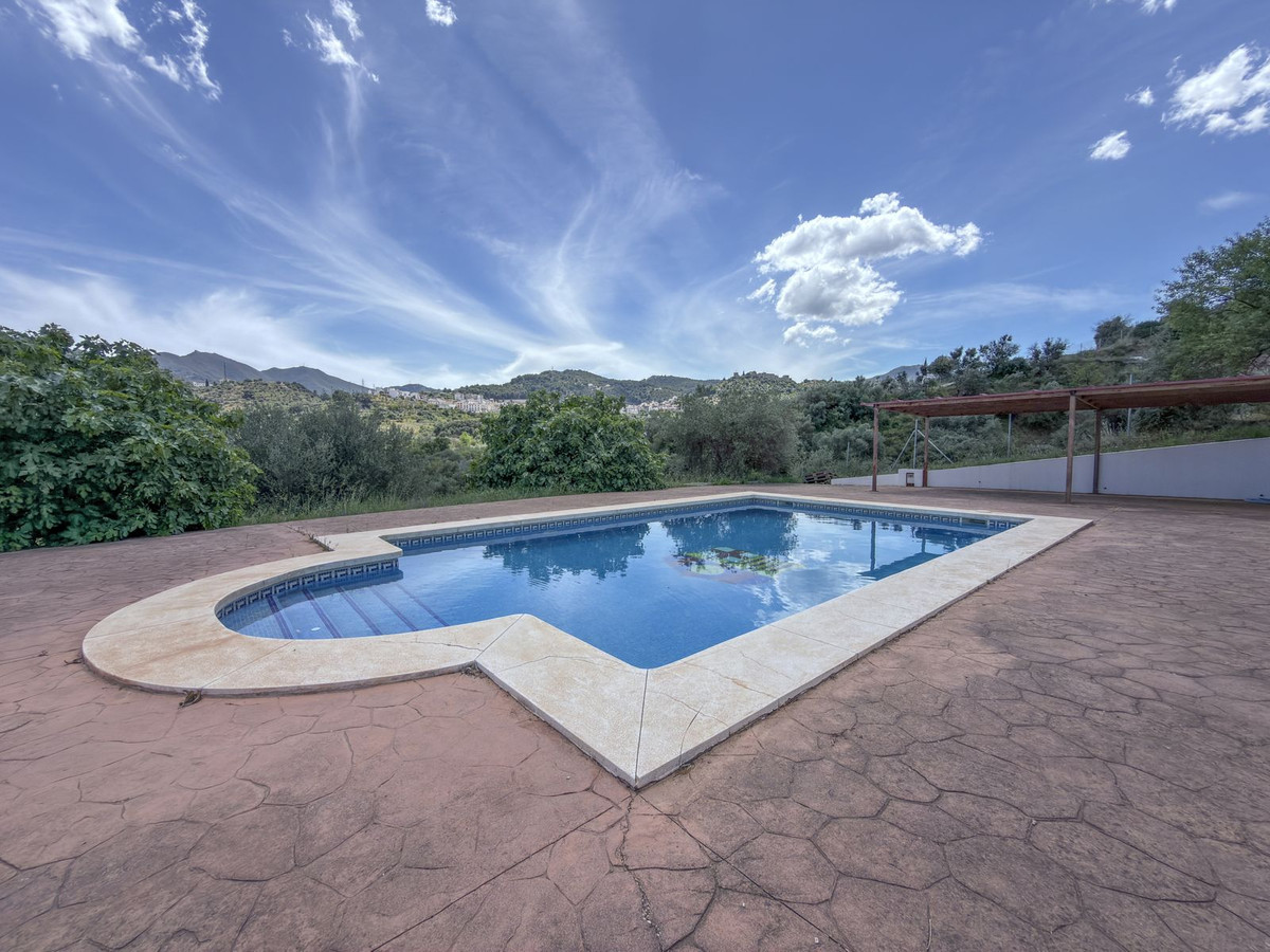 2 Bed Townhouse for sale in Monda Costa Del Sol, Málaga, Spain