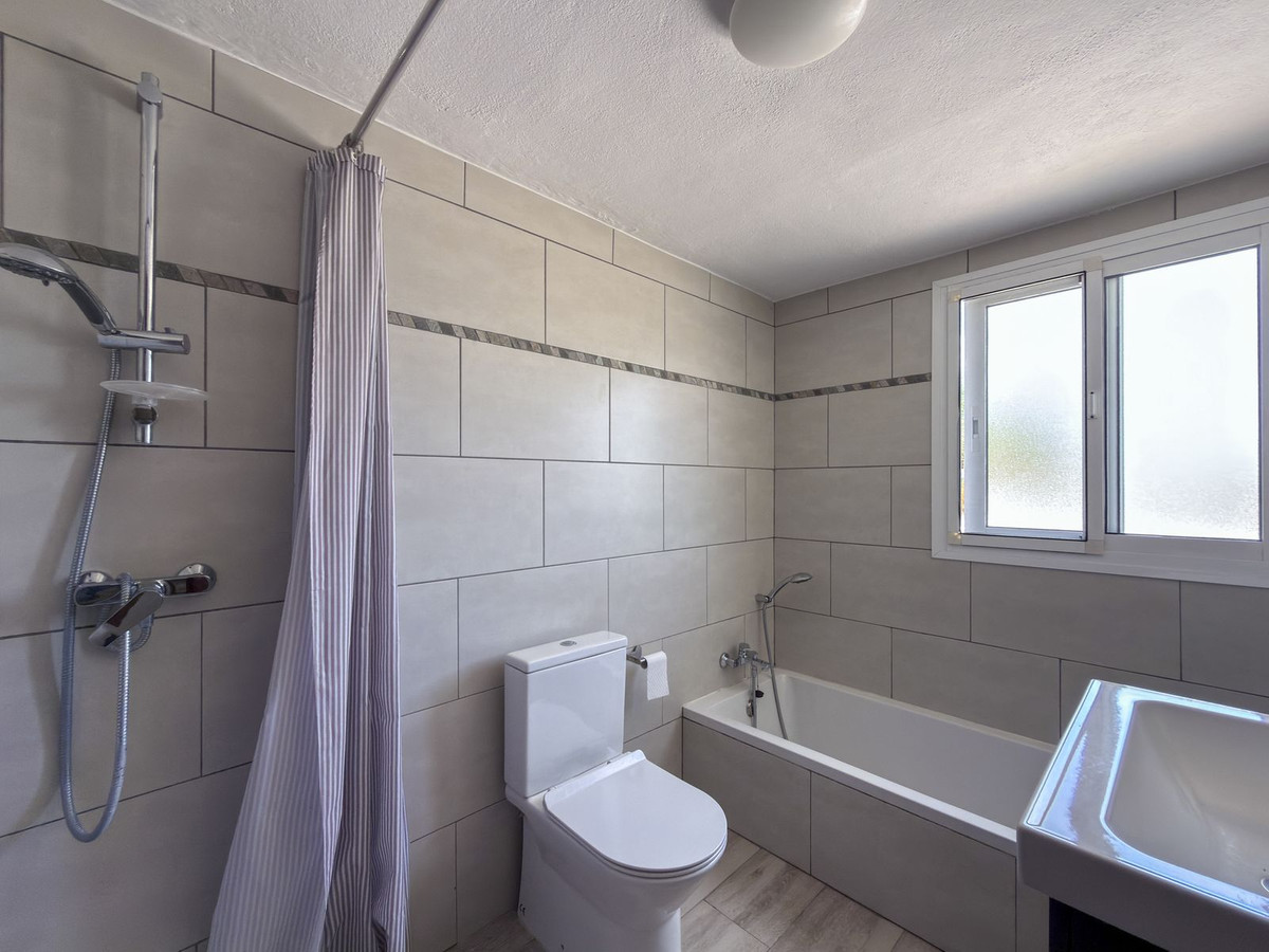 2 Bed Townhouse for sale in Monda Costa Del Sol, Málaga, Spain