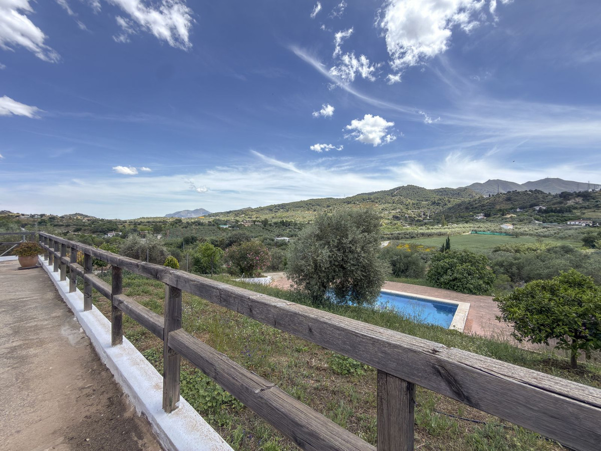 2 Bed Townhouse for sale in Monda Costa Del Sol, Málaga, Spain