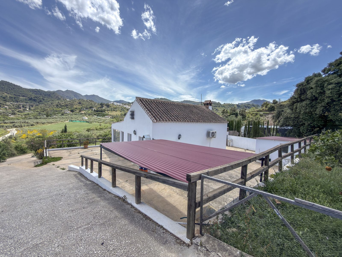 2 Bed Townhouse for sale in Monda Costa Del Sol, Málaga, Spain