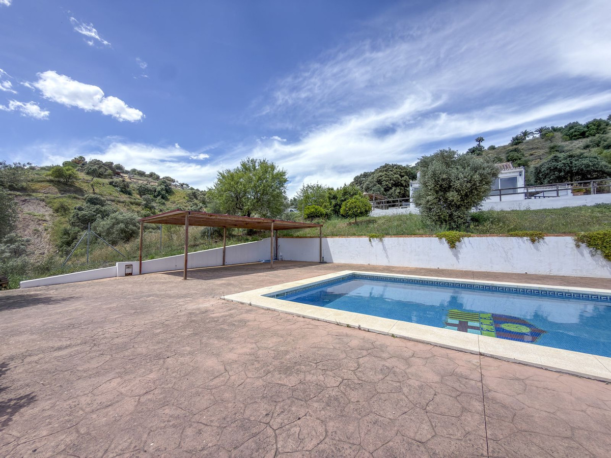 2 Bed Townhouse for sale in Monda Costa Del Sol, Málaga, Spain