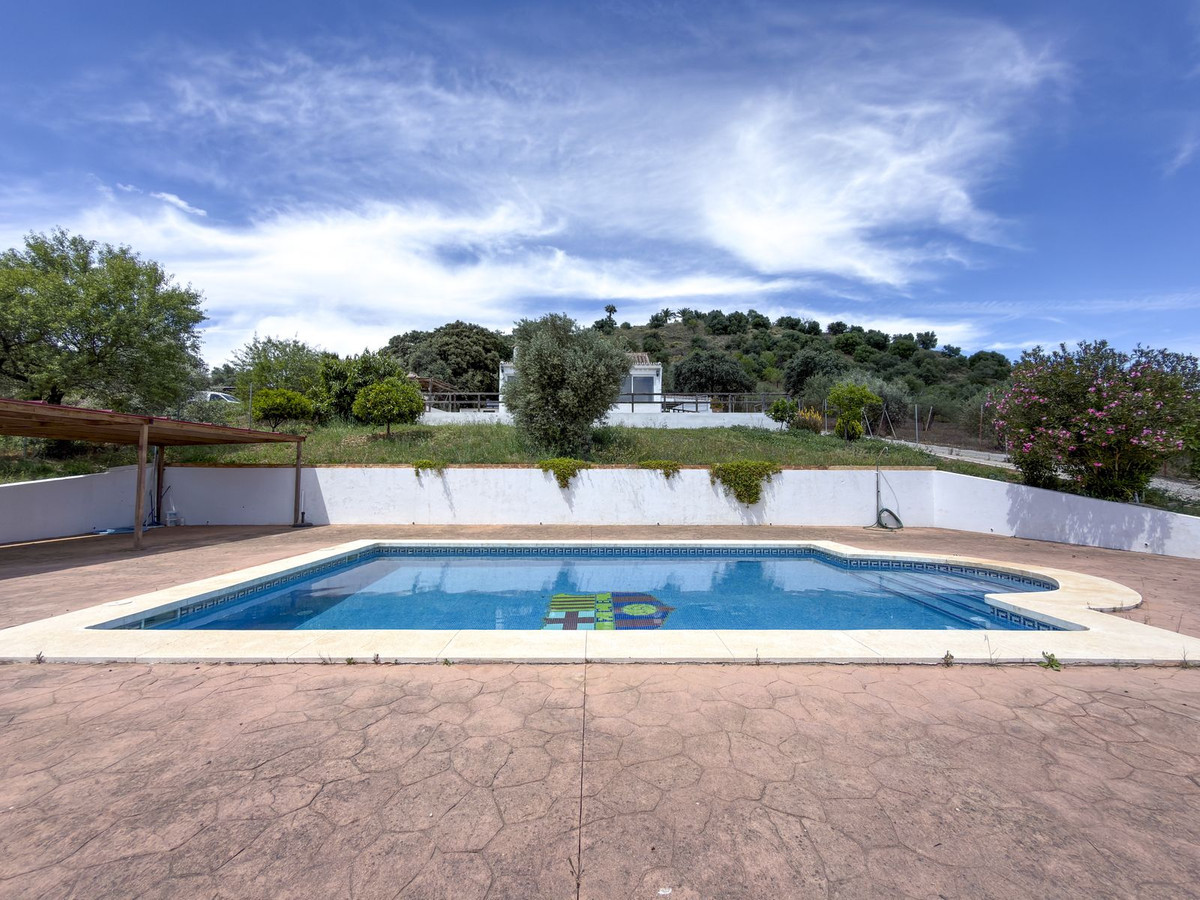 2 Bed Townhouse for sale in Monda Costa Del Sol, Málaga, Spain