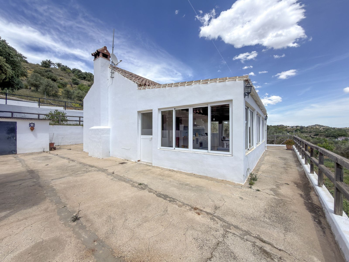 2 Bed Townhouse for sale in Monda Costa Del Sol, Málaga, Spain