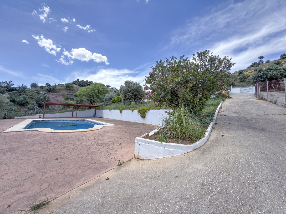 2 Bed Townhouse for sale in Monda Costa Del Sol, Málaga, Spain