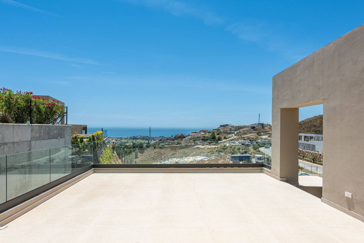 3 Bed Townhouse for sale in Benahavís Costa Del Sol, Málaga, Spain