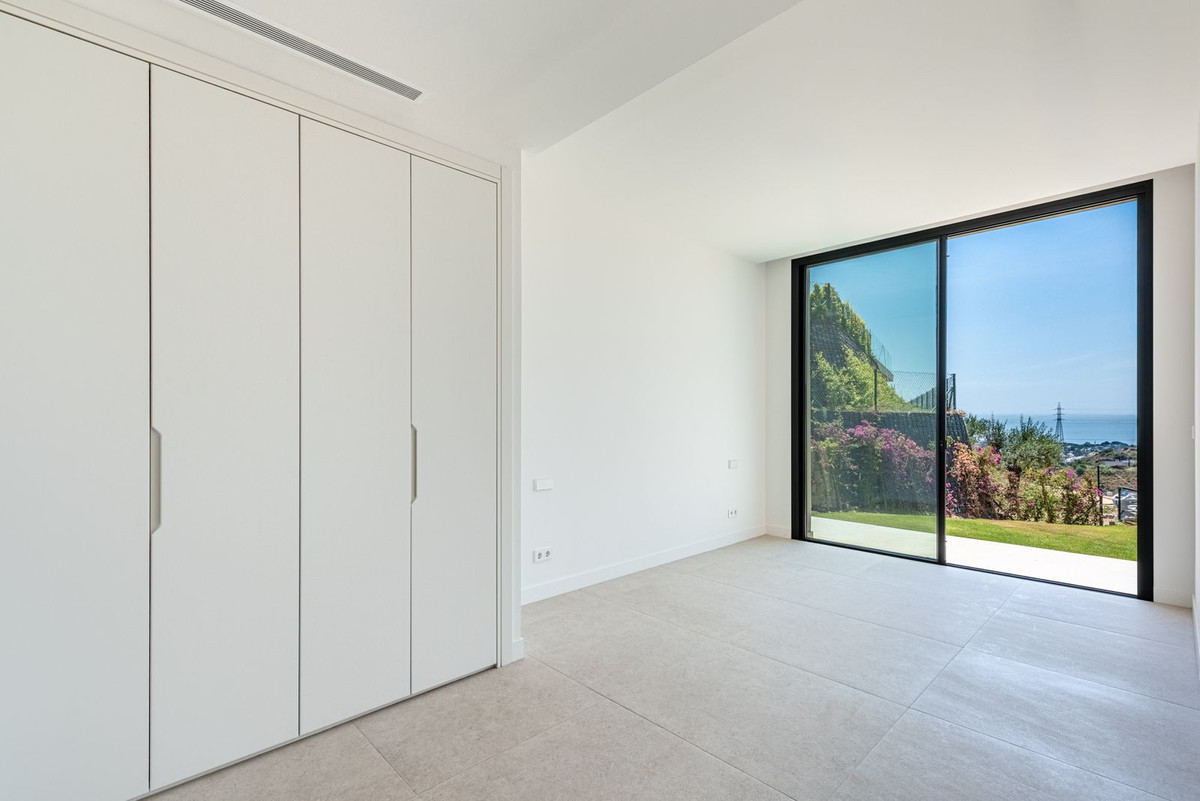 3 Bed Townhouse for sale in Benahavís Costa Del Sol, Málaga, Spain