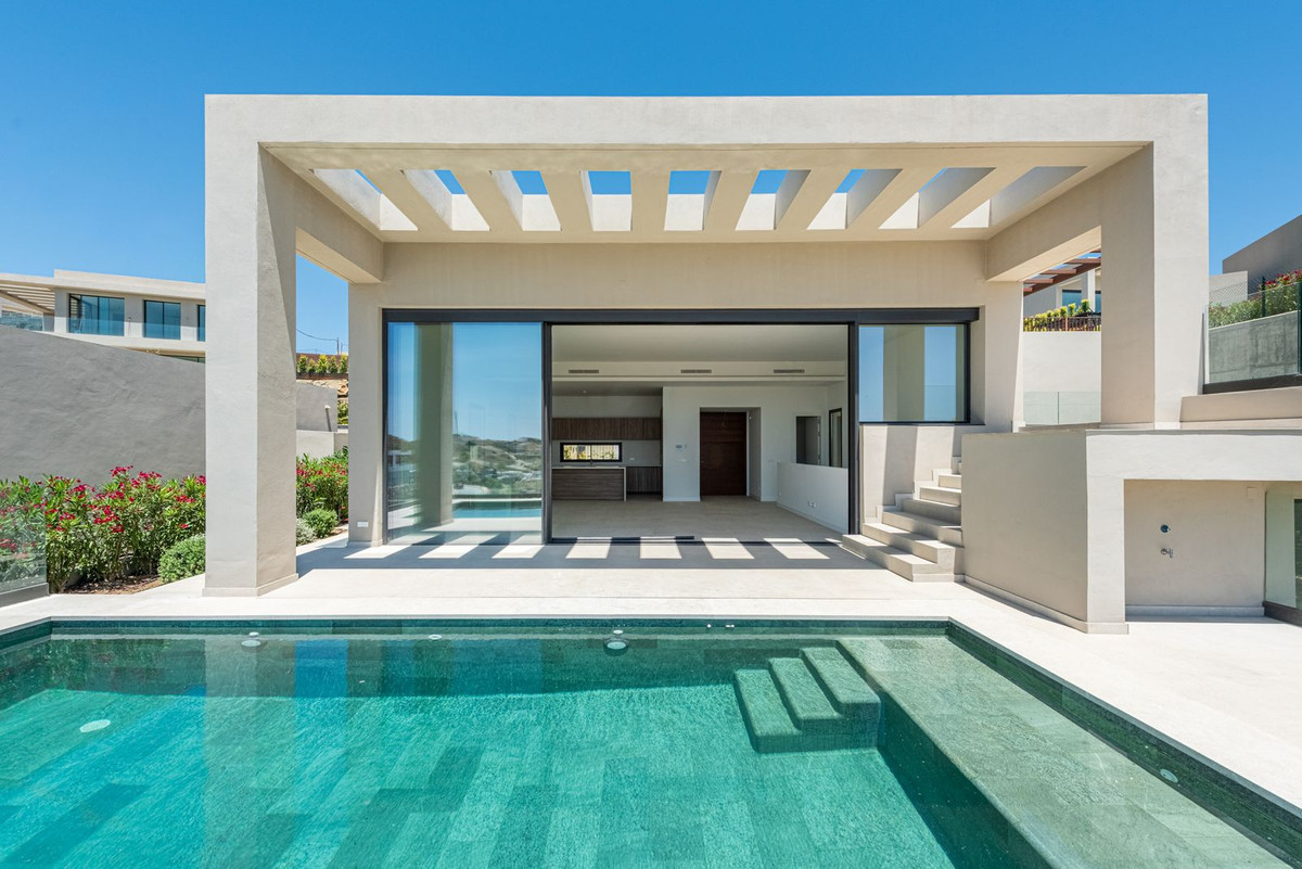 3 Bed Townhouse for sale in Benahavís Costa Del Sol, Málaga, Spain