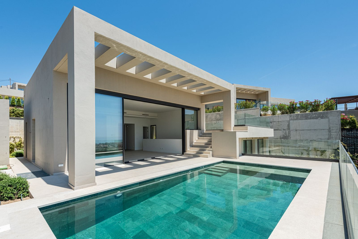 3 Bed Townhouse for sale in Benahavís Costa Del Sol, Málaga, Spain