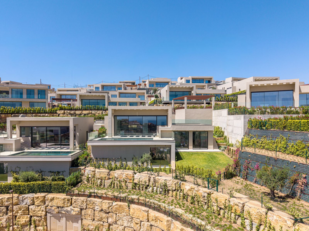 3 Bed Townhouse for sale in Benahavís Costa Del Sol, Málaga, Spain