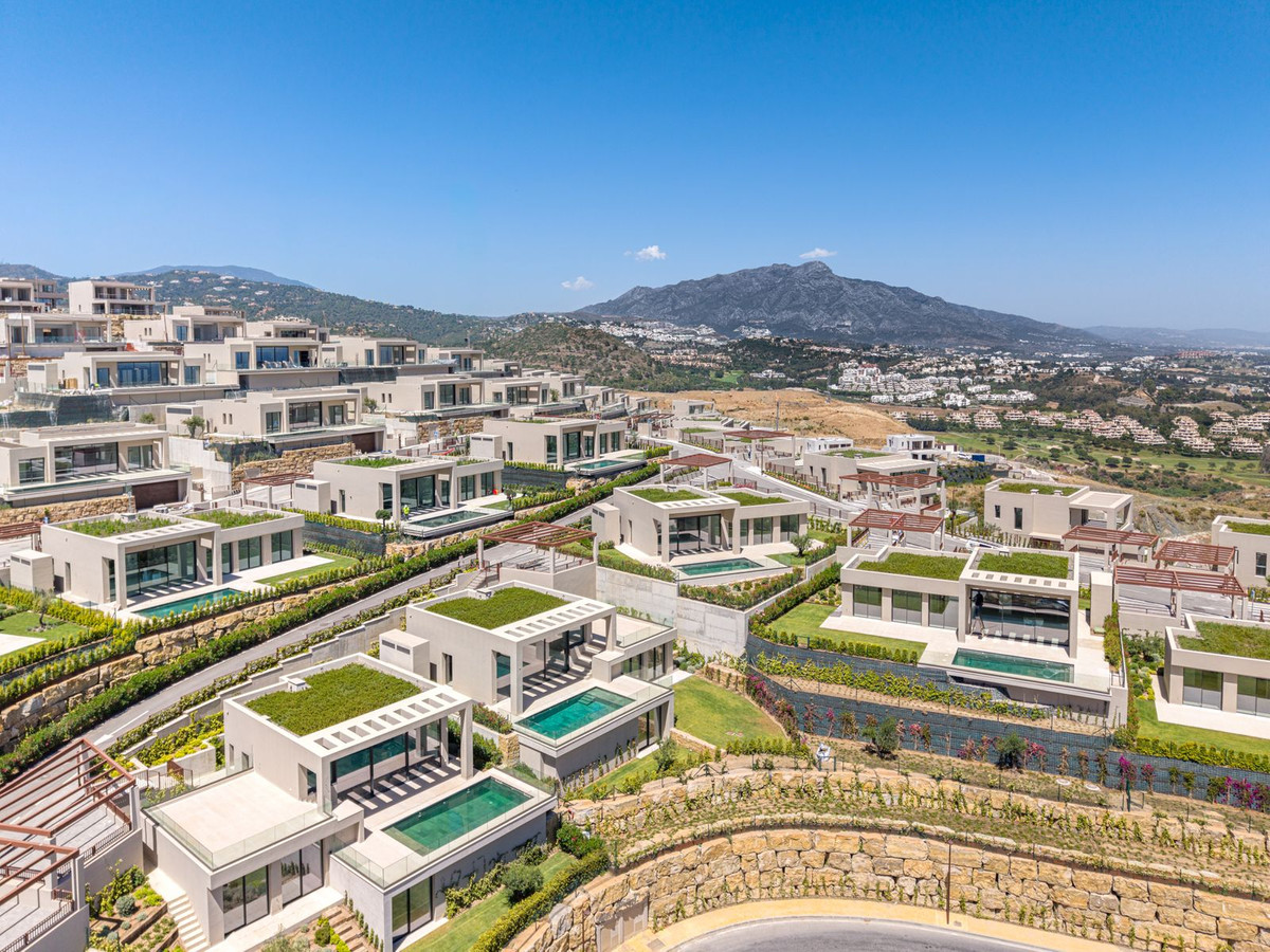 3 Bed Townhouse for sale in Benahavís Costa Del Sol, Málaga, Spain