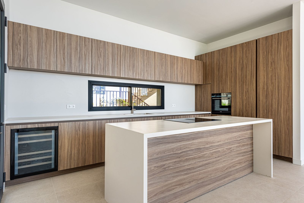 3 Bed Townhouse for sale in Benahavís Costa Del Sol, Málaga, Spain