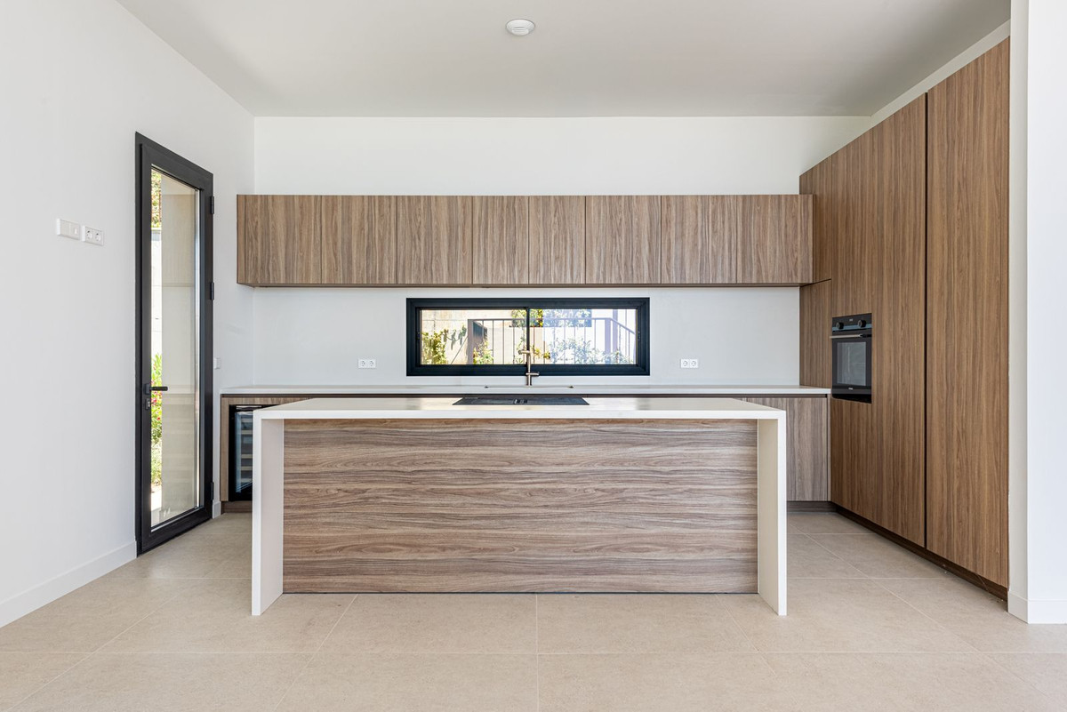 3 Bed Townhouse for sale in Benahavís Costa Del Sol, Málaga, Spain
