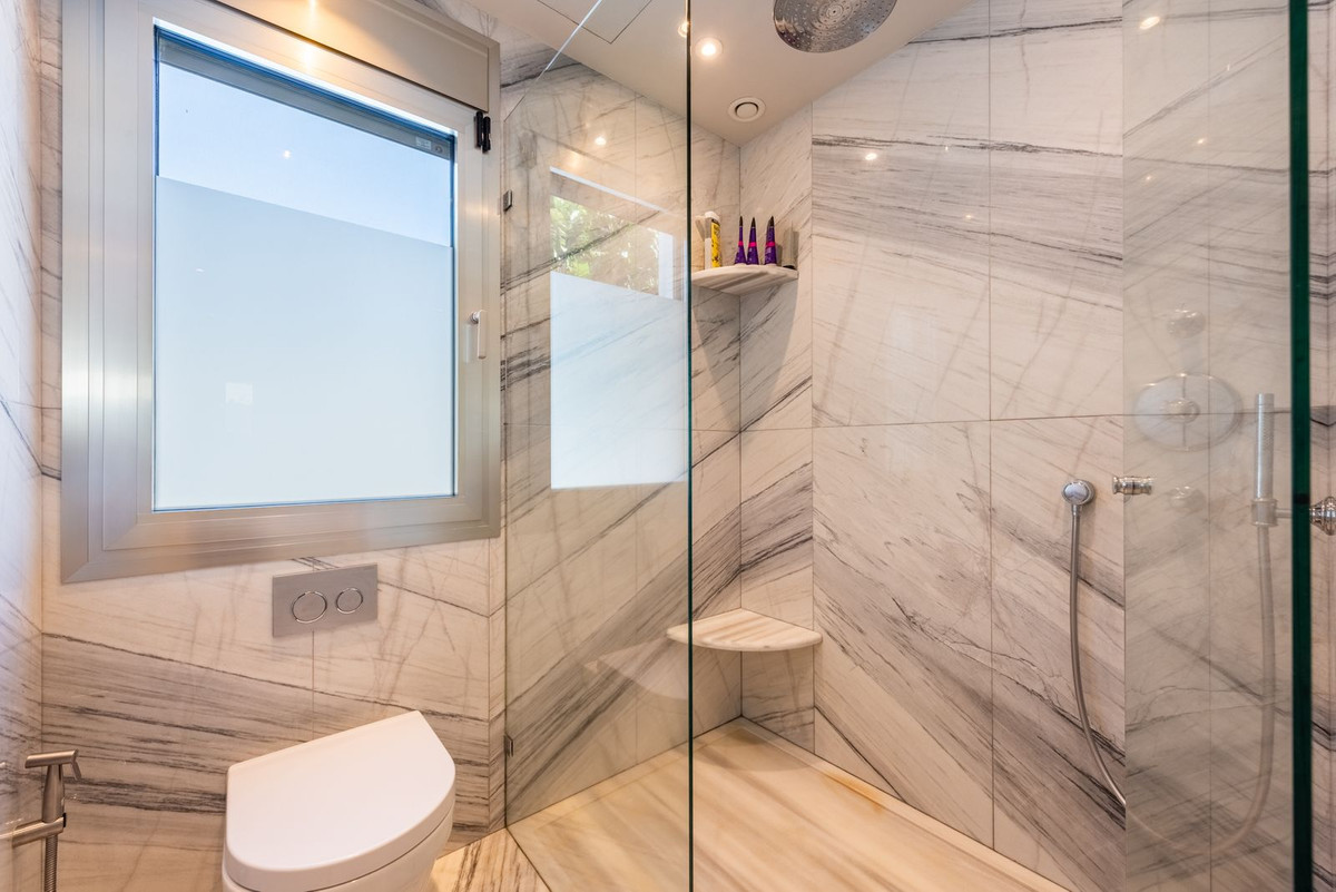 Se vende Villa - Chalet de 4 dormitorios en Costa Del Sol, Málaga, España