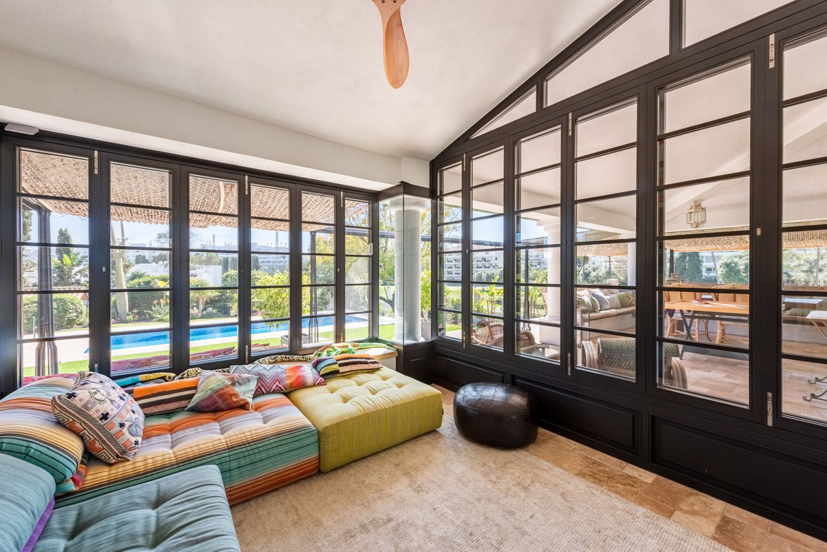 Se vende Villa - Chalet de 4 dormitorios en Costa Del Sol, Málaga, España