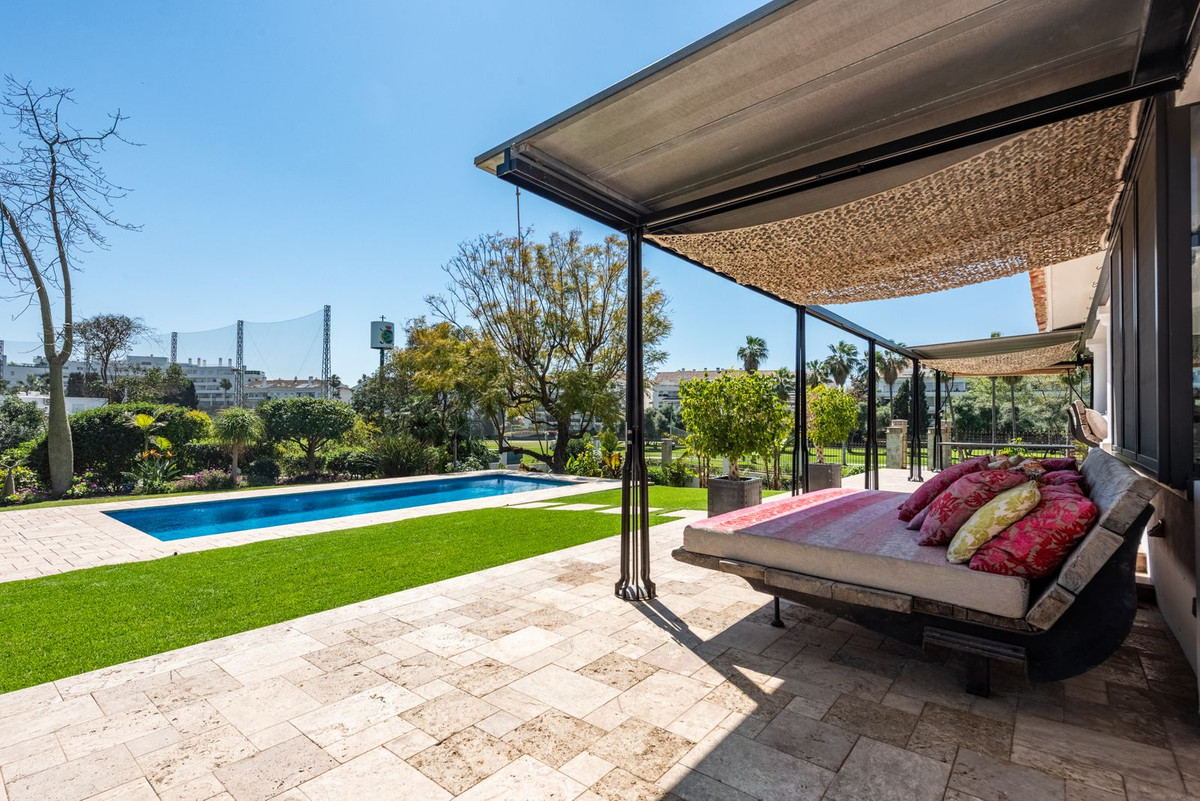 Se vende Villa - Chalet de 4 dormitorios en Costa Del Sol, Málaga, España