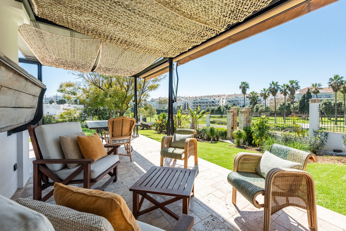Se vende Villa - Chalet de 4 dormitorios en Costa Del Sol, Málaga, España