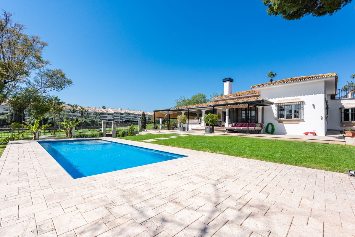 Se vende Villa - Chalet de 4 dormitorios en Costa Del Sol, Málaga, España