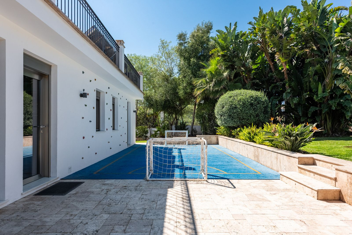 Se vende Villa - Chalet de 4 dormitorios en Costa Del Sol, Málaga, España