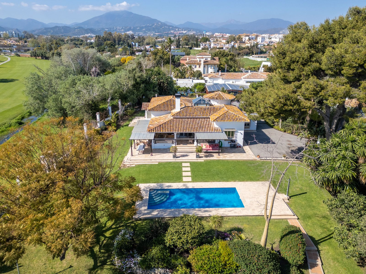 Se vende Villa - Chalet de 4 dormitorios en Costa Del Sol, Málaga, España
