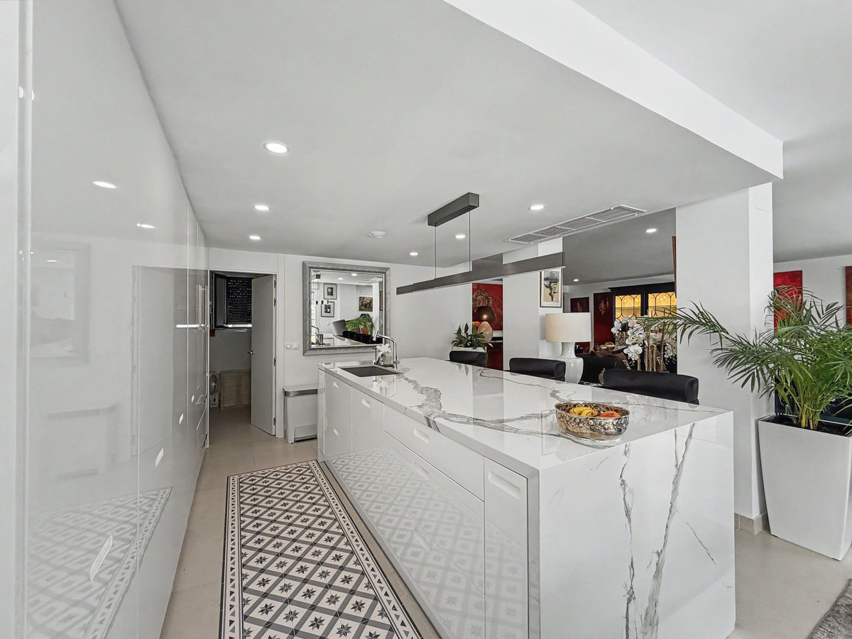 Se vende Apartamento Planta Baja de 3 dormitorios en Costa Del Sol, Cadiz, España