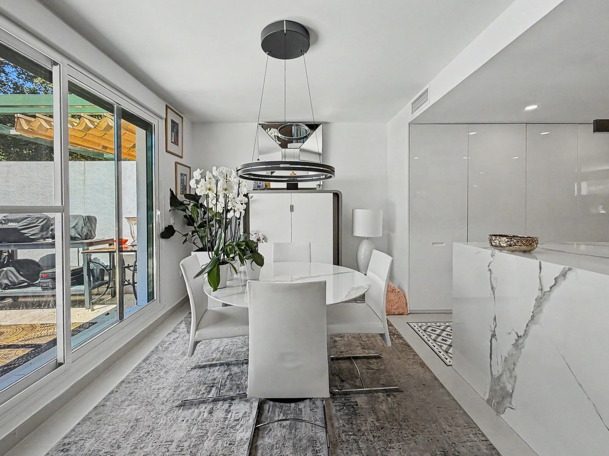 Se vende Apartamento Planta Baja de 3 dormitorios en Costa Del Sol, Cadiz, España