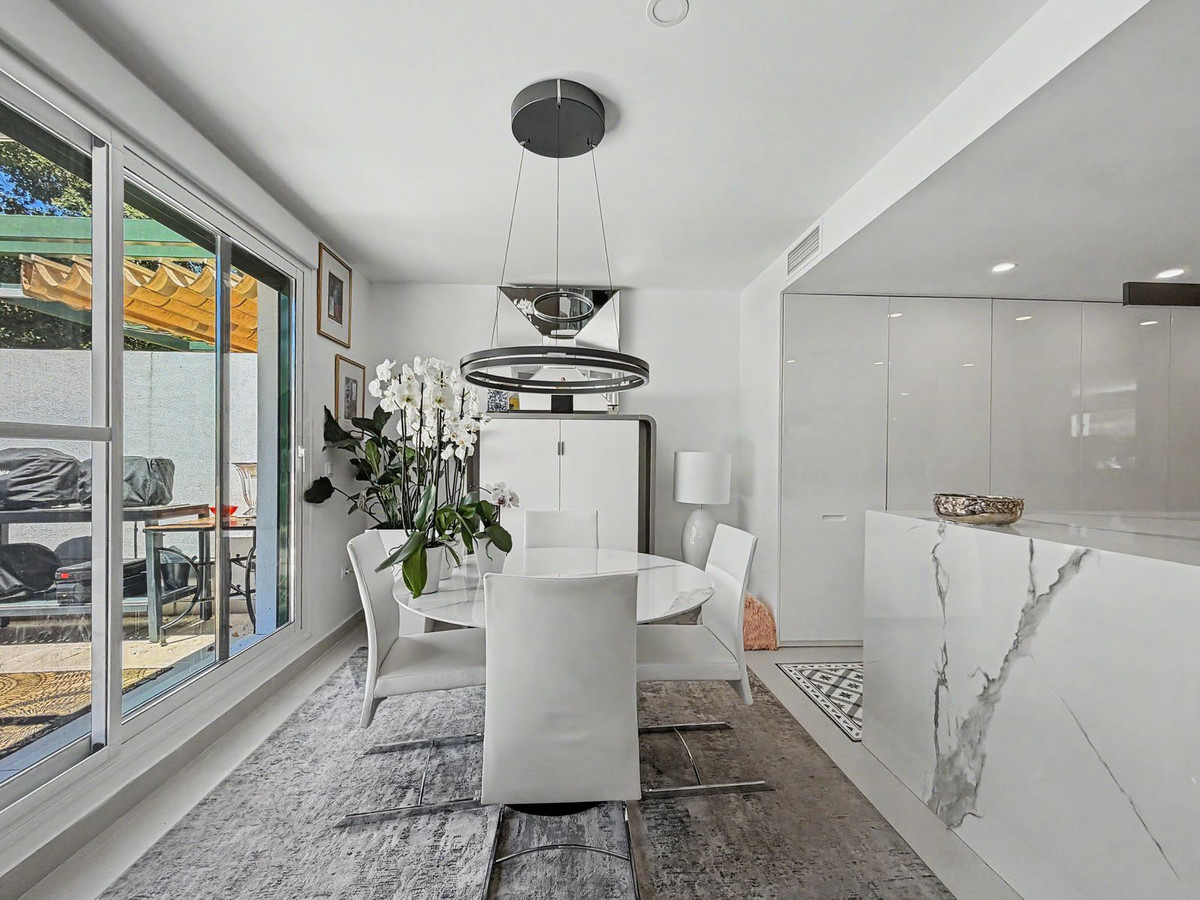 Se vende Apartamento Planta Baja de 3 dormitorios en Costa Del Sol, Cadiz, España