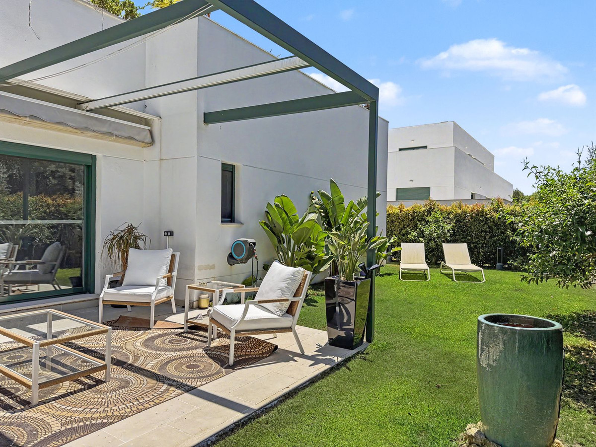 Se vende Apartamento Planta Baja de 3 dormitorios en Costa Del Sol, Cadiz, España