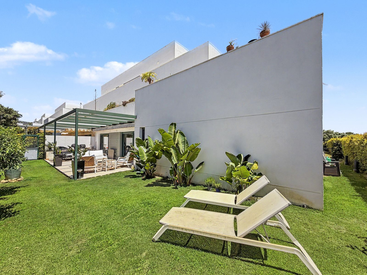Se vende Apartamento Planta Baja de 3 dormitorios en Costa Del Sol, Cadiz, España