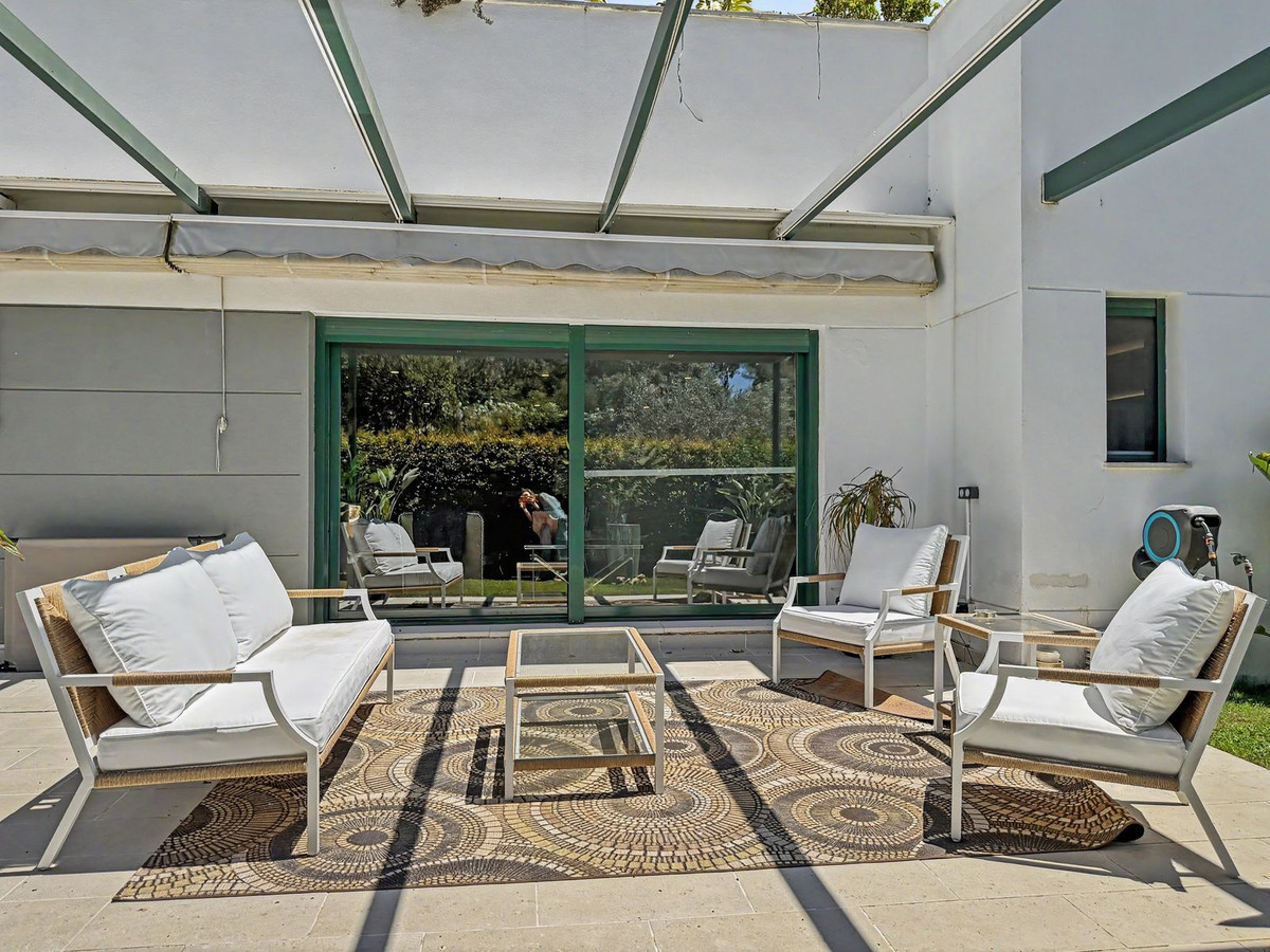 Se vende Apartamento Planta Baja de 3 dormitorios en Costa Del Sol, Cadiz, España