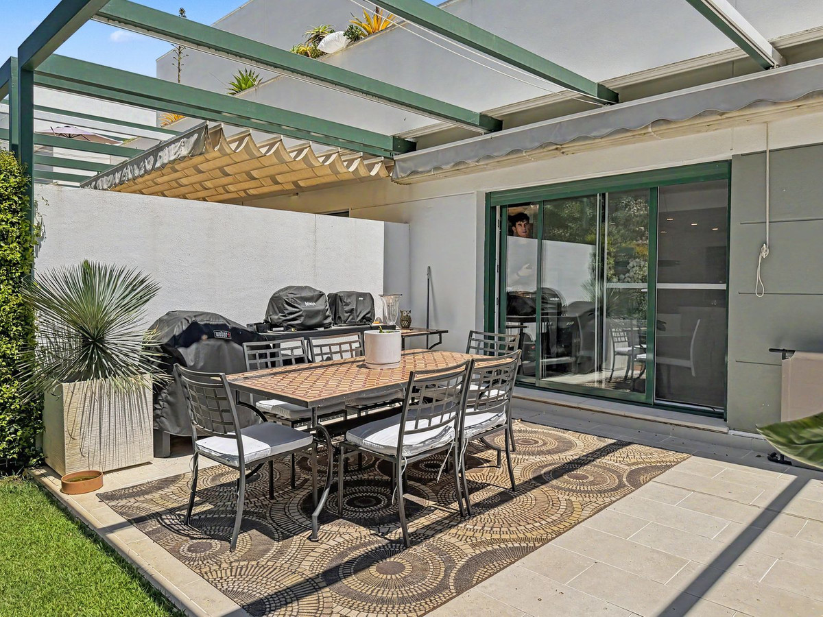 Se vende Apartamento Planta Baja de 3 dormitorios en Costa Del Sol, Cadiz, España
