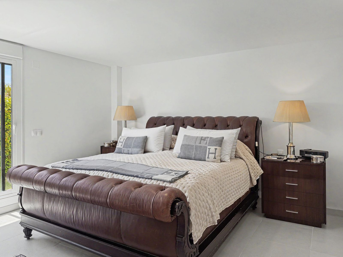 Se vende Apartamento Planta Baja de 3 dormitorios en Costa Del Sol, Cadiz, España