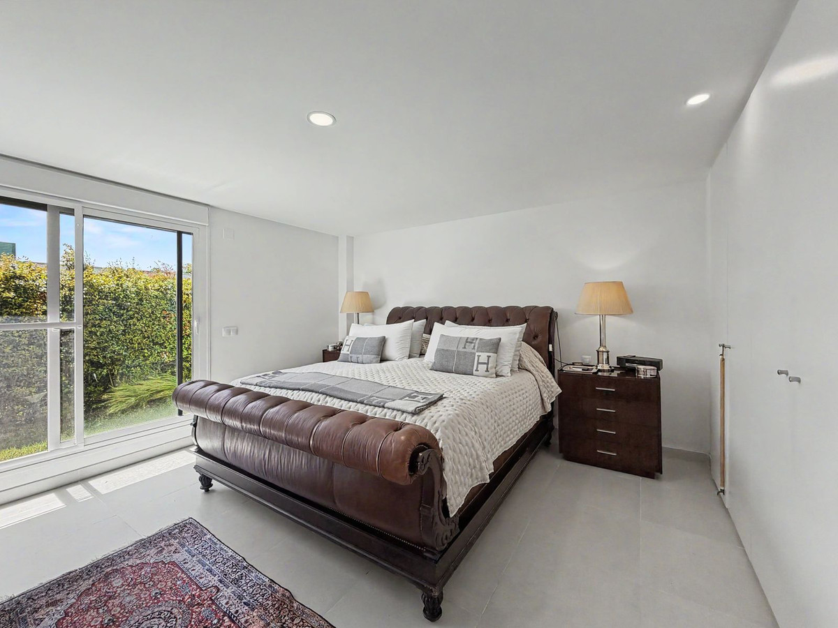 Se vende Apartamento Planta Baja de 3 dormitorios en Costa Del Sol, Cadiz, España