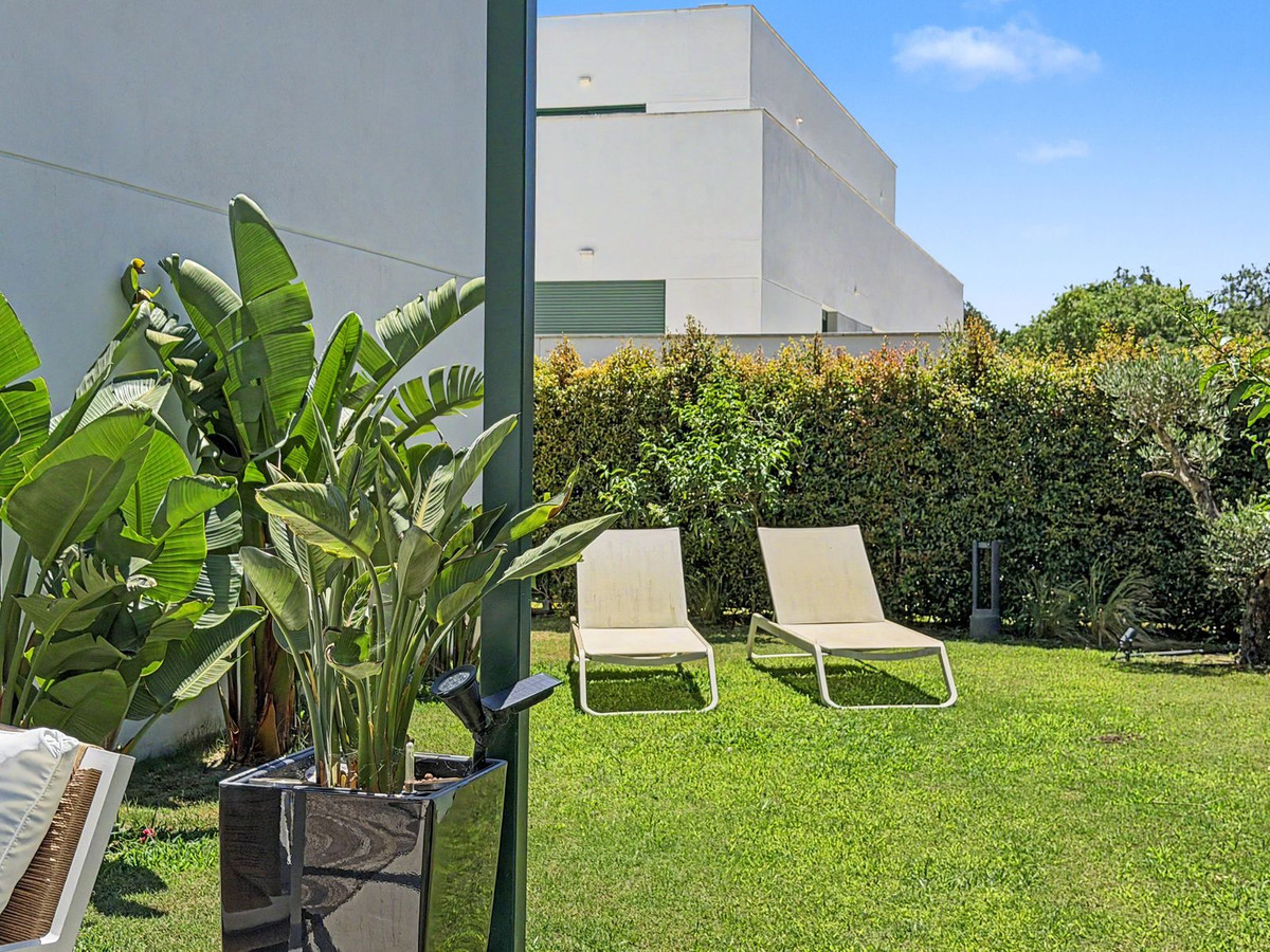 Se vende Apartamento Planta Baja de 3 dormitorios en Costa Del Sol, Cadiz, España