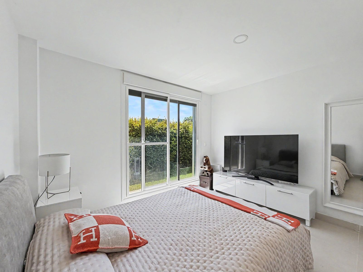 Se vende Apartamento Planta Baja de 3 dormitorios en Costa Del Sol, Cadiz, España